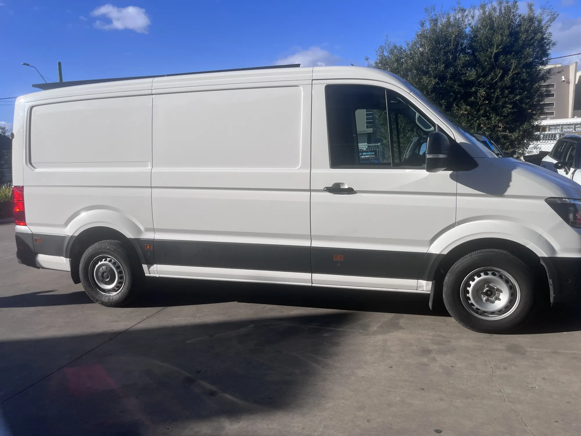 VW Crafter, MWB, Mid Roof